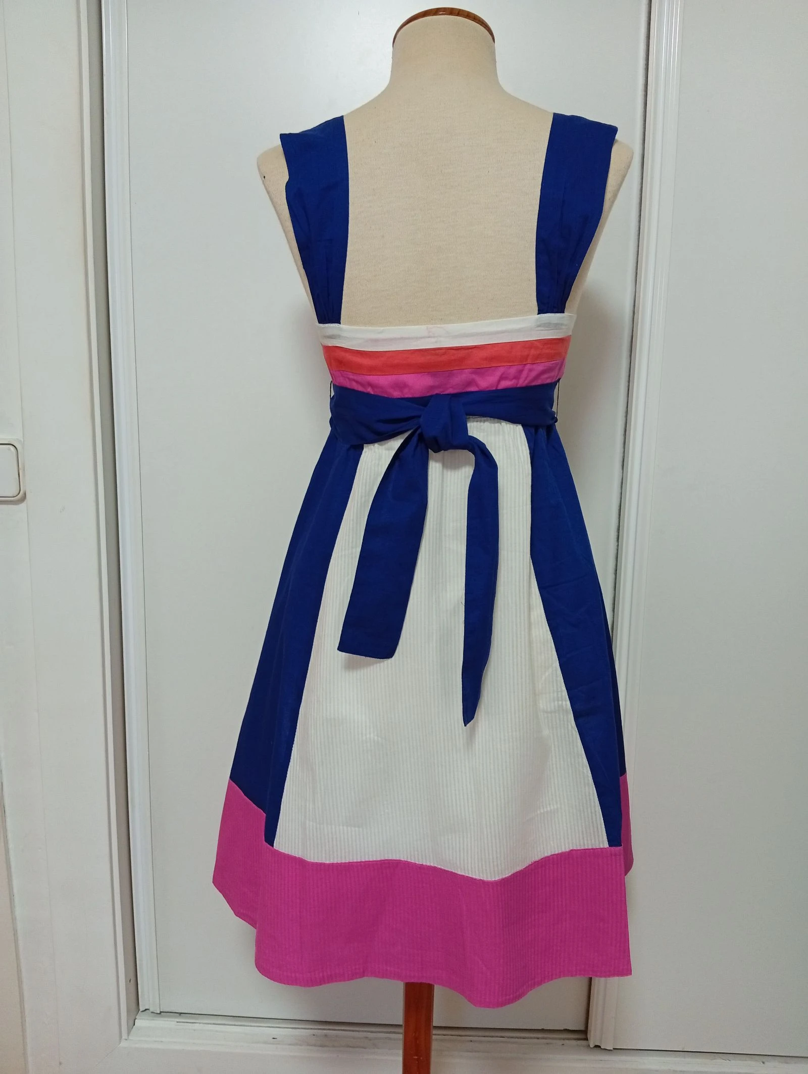 Robe d'été à bretelles et un décolleté en V avantageux – photo 4
